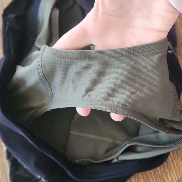 Lululemon Camo Shorts Size 6 - Picture 4 of 6